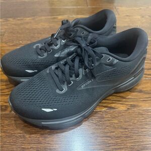 Women’s Brook Ghost 15, Size 9 Wide, Black